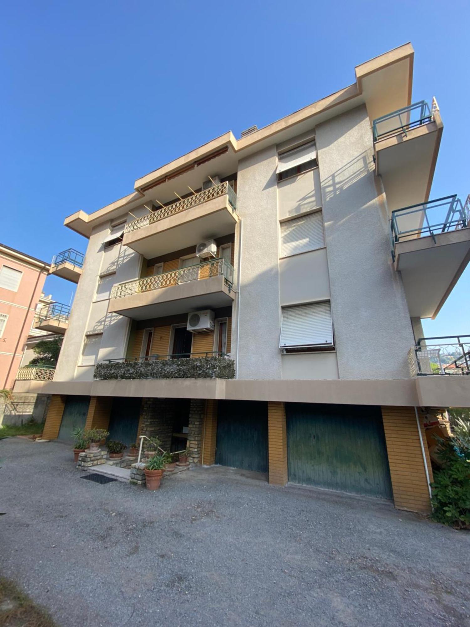 Casa Febo, In Centro Con Parcheggio Privato A 200 Mt Dal Mare Hotel Bordighera Exterior foto