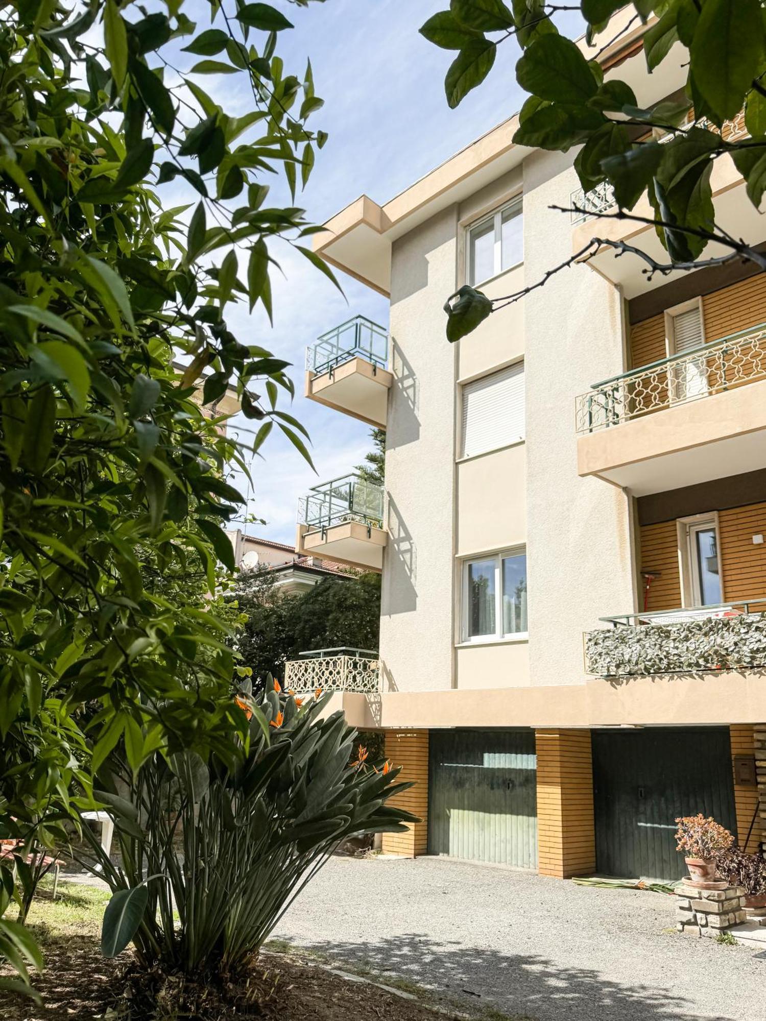 Casa Febo, In Centro Con Parcheggio Privato A 200 Mt Dal Mare Hotel Bordighera Exterior foto