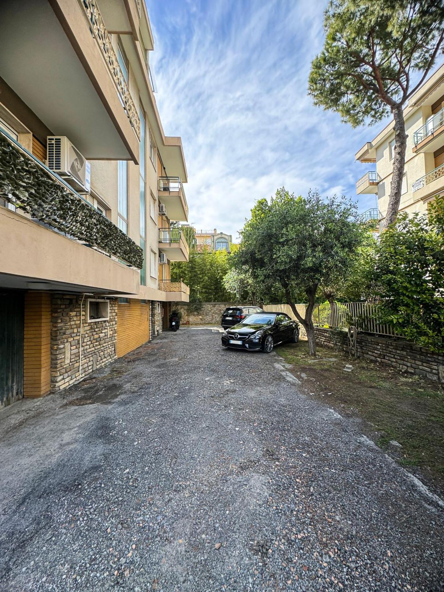 Casa Febo, In Centro Con Parcheggio Privato A 200 Mt Dal Mare Hotel Bordighera Exterior foto