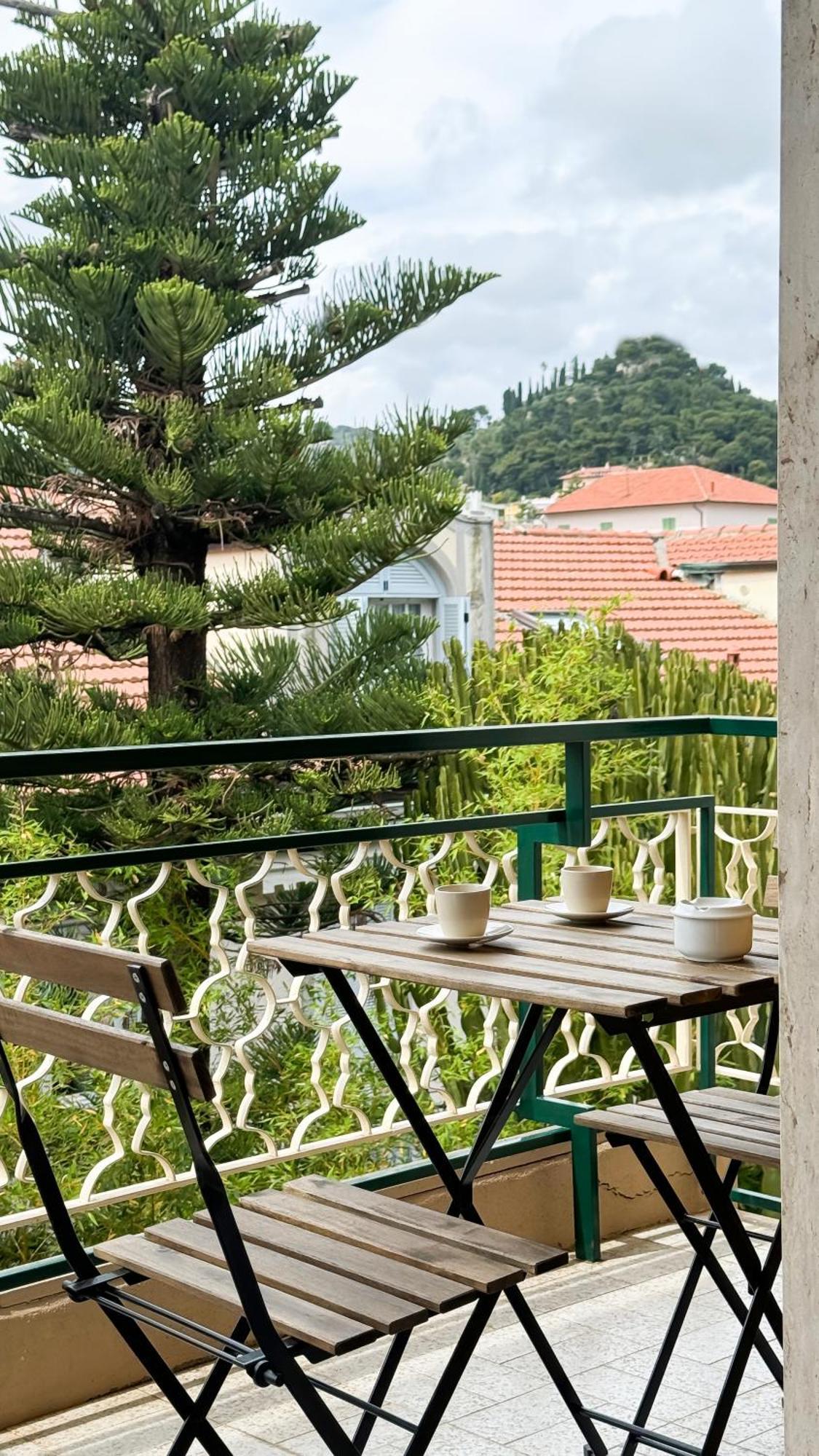 Casa Febo, In Centro Con Parcheggio Privato A 200 Mt Dal Mare Hotel Bordighera Exterior foto