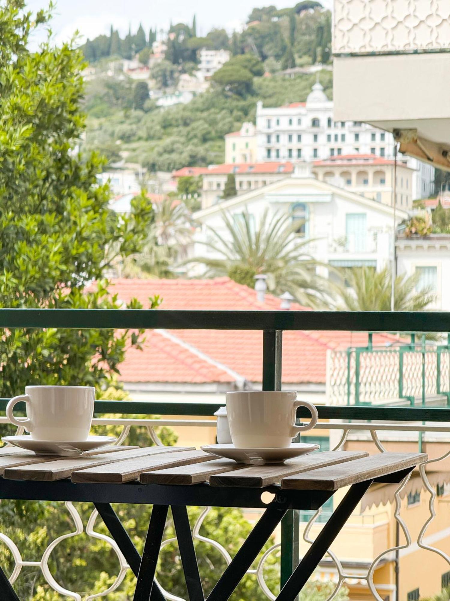 Casa Febo, In Centro Con Parcheggio Privato A 200 Mt Dal Mare Hotel Bordighera Exterior foto